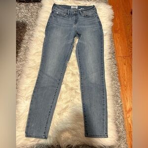 Mid-rise Light Wash Skinny jeans
